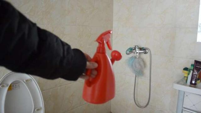 「花露水」加「牙膏」太厲害了，放衛生間，這3個妙用家家戶戶用得到
