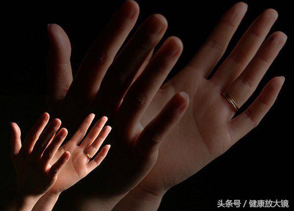 不管男女睡前敲手36下，改善睡眠，不得老年癡呆！ !