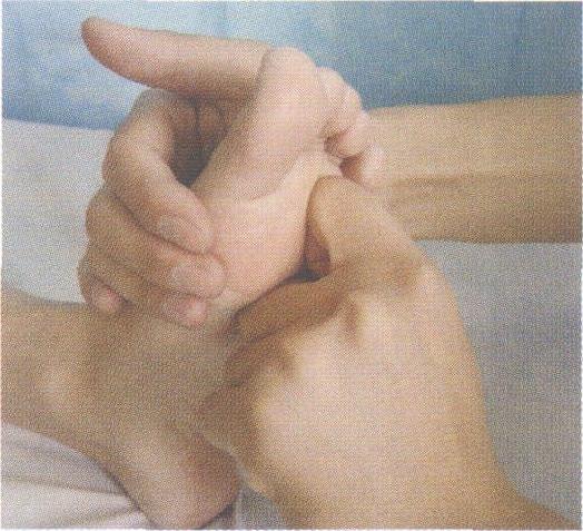 落枕，失枕，項背部酸痛，頸部活動受限？7個手足反射區有效果，收藏