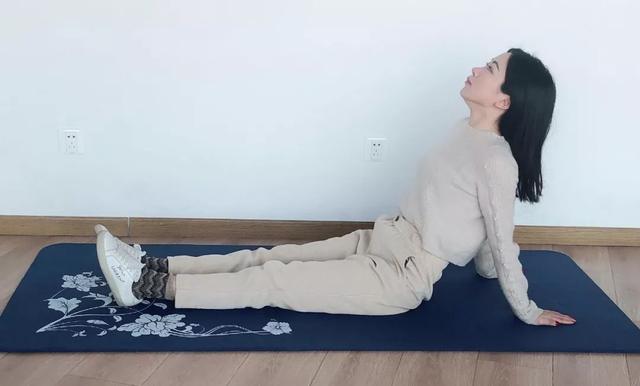 6個動作拯救體態，練出健康值滿分的「天鵝頸」