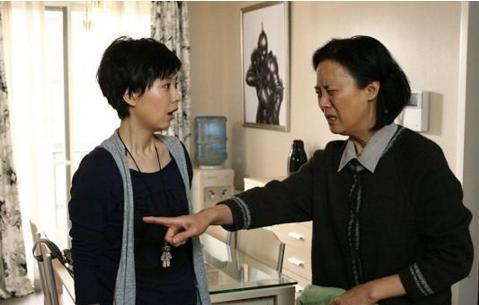 老婆美麗賢惠我們很恩愛，她生女兒母親給一萬讓她走，我笑著同意