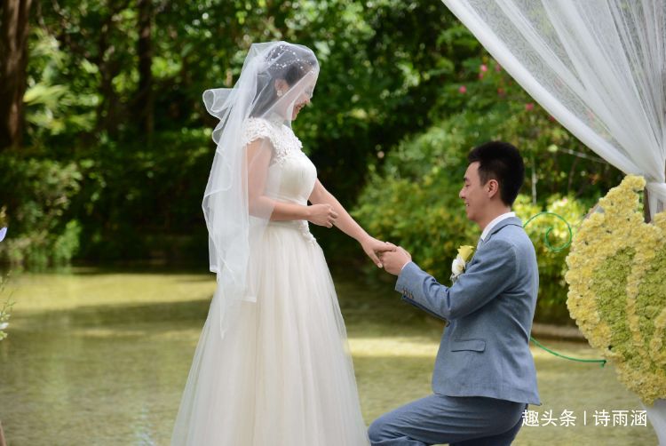 二胎再生女兒婆婆逼俺離了婚，三年後家裡來了輛車，開窗一瞧傻住