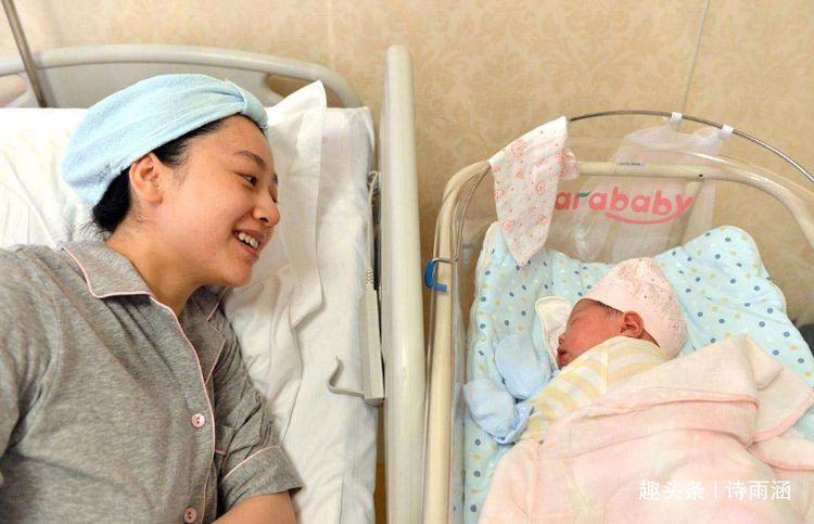 二胎再生女兒婆婆逼俺離了婚，三年後家裡來了輛車，開窗一瞧傻住