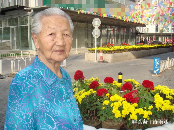 二胎再生女兒婆婆逼俺離了婚，三年後家裡來了輛車，開窗一瞧傻住