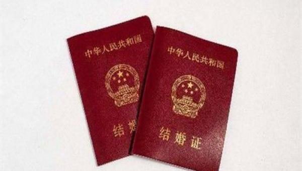 領證後婆婆拒絕給彩禮，我只是笑笑，我家宣布一件事，她愣住了