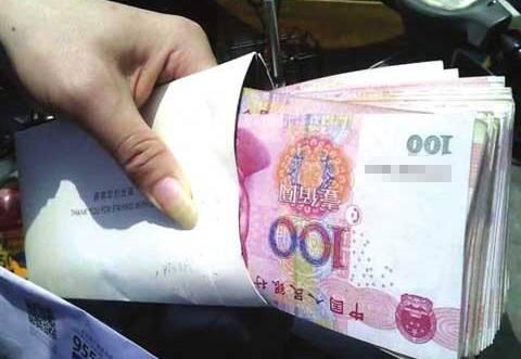 女子懷孕，婆婆趕她回娘家借錢，只拿回來燒餅，婆婆咬一口給五萬