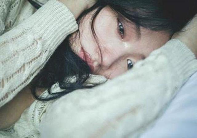 小姑子離婚我接她來住，婆婆來家一趟趕她走，婆婆一句話我哭了