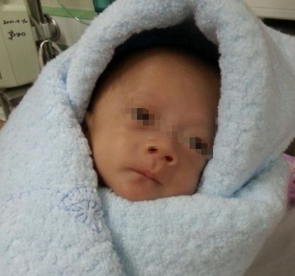 龍鳳胎剛出生，婆婆就趕來搶，小舅子直接一巴掌過去，婆婆蒙了