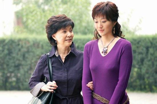婚禮結束 我腿酸 老公抱我進婚房 婆婆見了扇我一耳光 孩子沒了