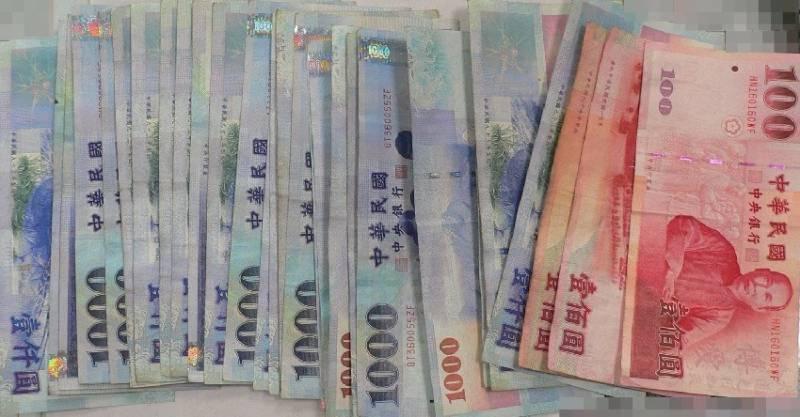 婚禮結束 我腿酸 老公抱我進婚房 婆婆見了扇我一耳光 孩子沒了