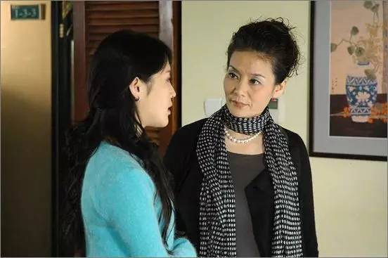 婚禮結束 我腿酸 老公抱我進婚房 婆婆見了扇我一耳光 孩子沒了