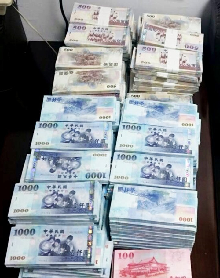 父親留下千萬財產，弟弟只要十萬，哥哥大喜回家訴說，妻子的話讓他淚流滿面