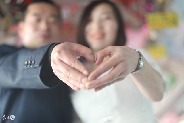 姐姐幫我帶女兒10年，我拿15萬報恩，母親的話把我嚇癱在地！