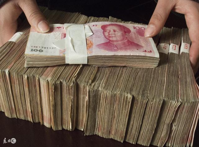 姐姐幫我帶女兒10年，我拿15萬報恩，母親的話把我嚇癱在地！