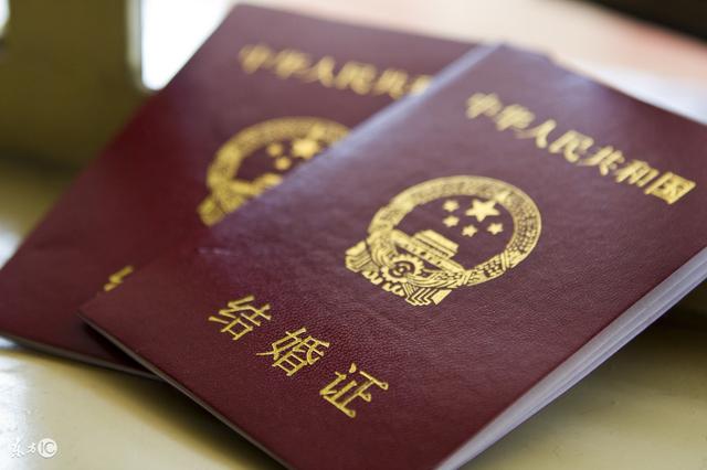 嫂子生女孩我抱回家遭丈夫痛打，等我把女兒養大，大嫂卻來要孩子