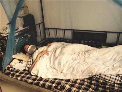 妻子上班意外流產，丈夫怒砸公司，三年後出獄回到家，他如遭雷擊