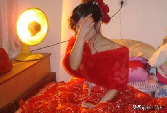 新婚夜老婆一直哆嗦，老公嫌煩，賭氣睡沙發，天亮回屋一瞧，蒙了