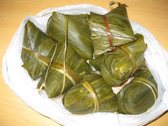 父親進城給兒子送粽子，兒子給5百路費父親說早給過了，兒子蒙了