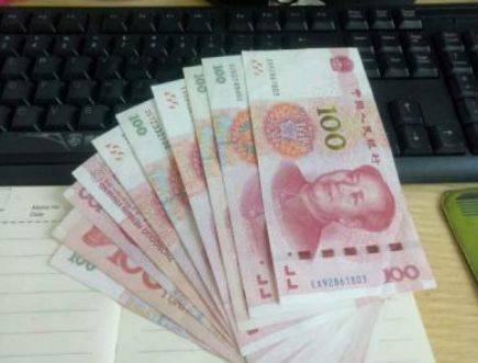 父親進城給兒子送粽子，兒子給5百路費父親說早給過了，兒子蒙了