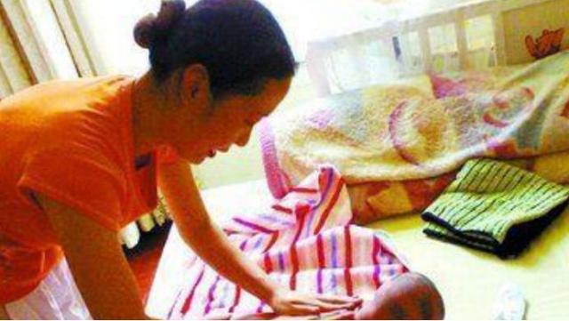 俺生兒子婆婆送來一袋紅糖，俺順手給月嫂，月嫂辭職了