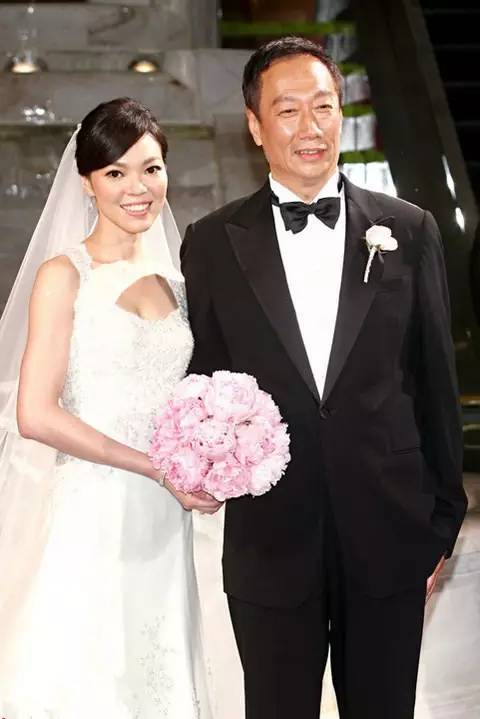 曾馨瑩談郭台銘坦承「不要那麼累」都說不了！心疼嘆：他不能選擇他的人生！