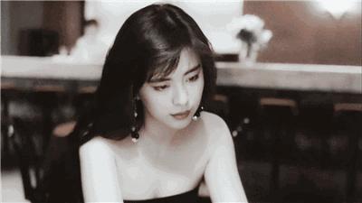 30年前女神王祖賢的穿搭，現在依舊流行，連楊冪也無法超越 