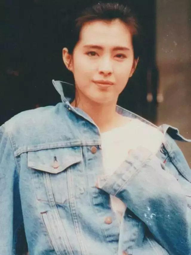 30年前女神王祖賢的穿搭，現在依舊流行，連楊冪也無法超越 