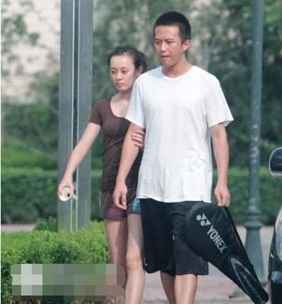 素顏走在街上無人識的七位當紅明星，最後一位「主持一姐」卸妝後秒變路人！