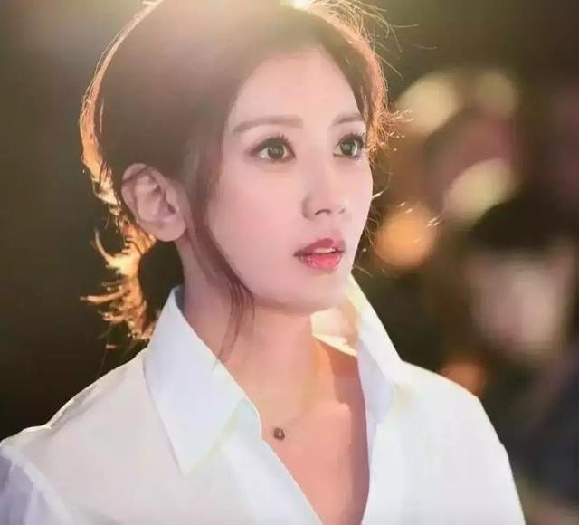 賈靜雯：44歲，3個孩子，賠前夫2600萬，我嫁錯了人照樣能贏回來