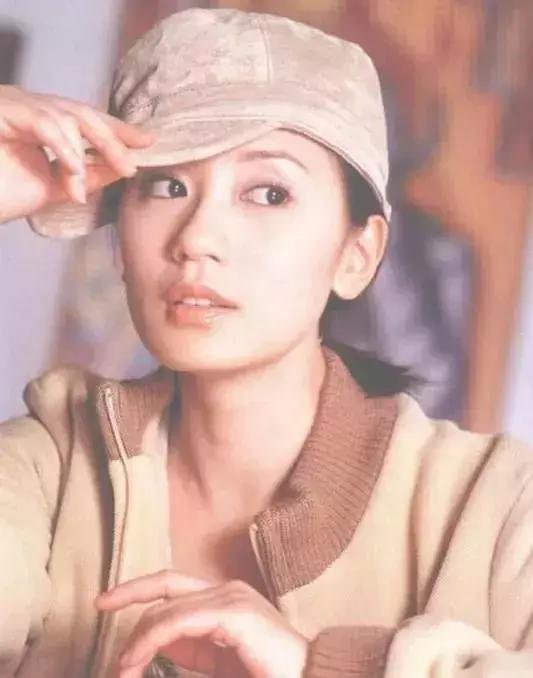 賈靜雯：44歲，3個孩子，賠前夫2600萬，我嫁錯了人照樣能贏回來