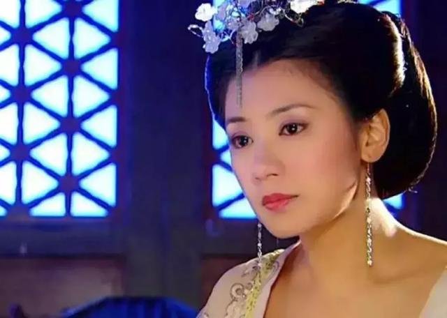 賈靜雯：44歲，3個孩子，賠前夫2600萬，我嫁錯了人照樣能贏回來