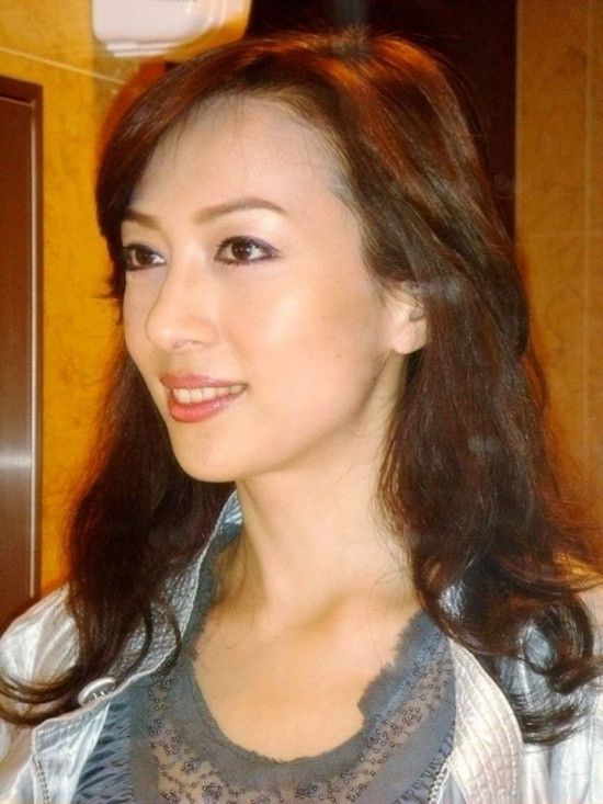 「林以真」當年為「他」退出演藝圈，沒想到50歲「模樣」意外曝光