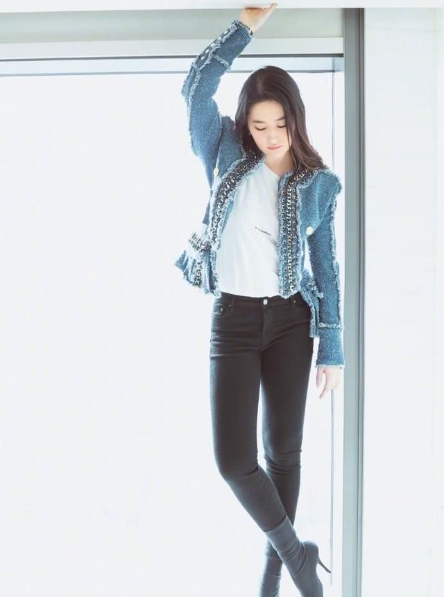 劉亦菲這組純愛寫真讓人心動了，網友說她才是千年一遇的美人 
