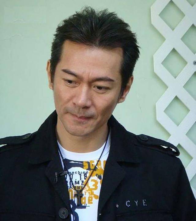 撞臉劉德華的他，初出道被「徒弟」搶冠軍，52歲心酸轉行賣保險