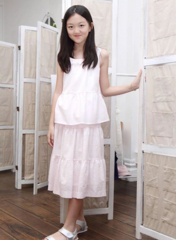 王菲帶女兒美國手術後現身　李嫣唇顎裂完全消失