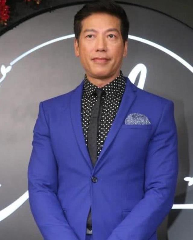 還記得「古惑仔」中的烏鴉嗎，如今55歲換髮型猶如整容 