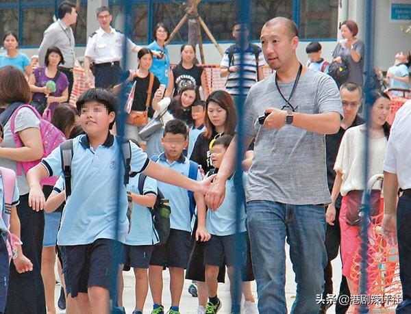 陳慧琳結婚11年仍如熱戀般甜蜜，與老公參加親子遊宛若孩童超俏皮 