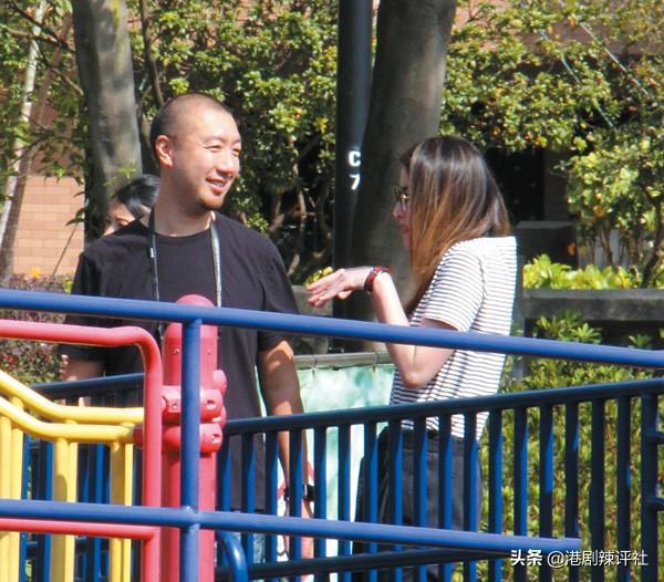 陳慧琳結婚11年仍如熱戀般甜蜜，與老公參加親子遊宛若孩童超俏皮 