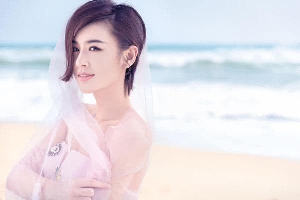 電影《功夫》中的齙牙珍與兒子合影太漂亮了，你們被星爺欺騙了