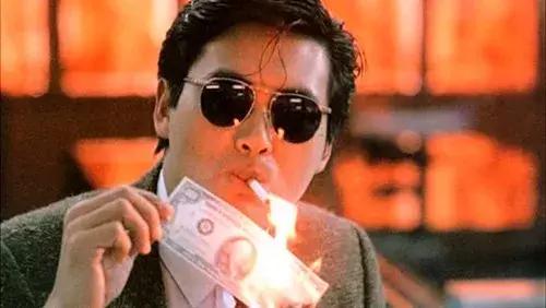 忘了范冰冰吧！62歲周潤發裸捐56億，這才是中國明星的良心！