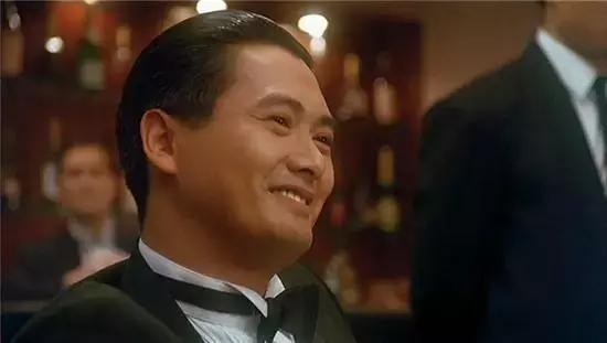 忘了范冰冰吧！62歲周潤發裸捐56億，這才是中國明星的良心！