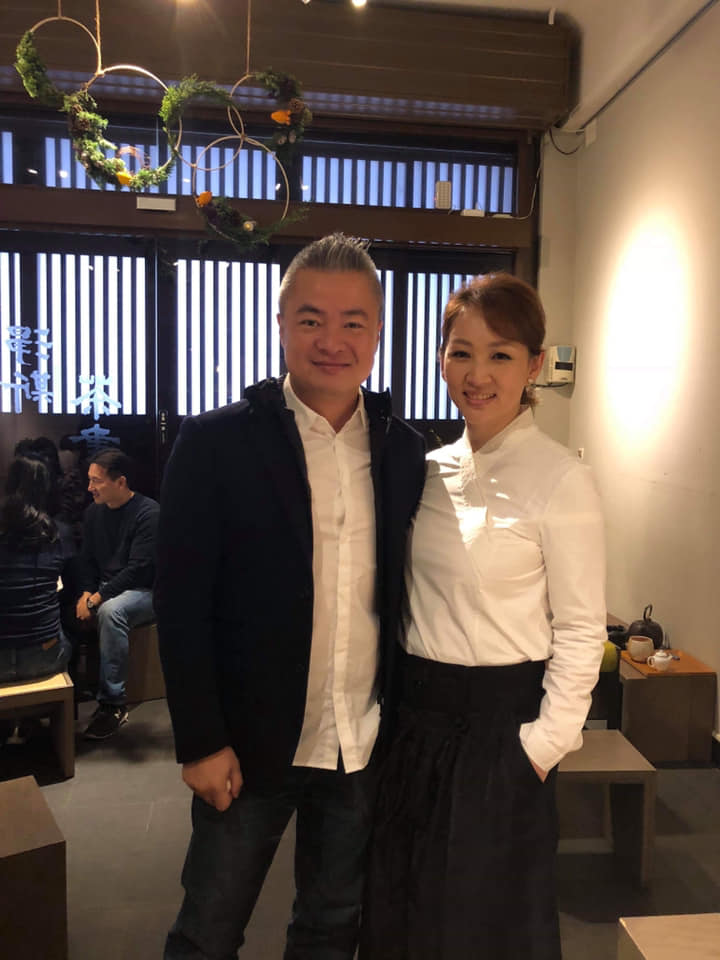 搭經濟艙秒睡…隔壁郁方見她驚醒「馬上叫空姐」！私下暖舉曝光網狂讚：難怪她婚姻幸福 