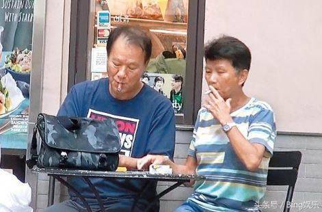 曾經與周潤發齊名，人稱大哥大，如今慘變這樣 走在大街無人識 ！