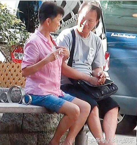 曾經與周潤發齊名，人稱大哥大，如今慘變這樣 走在大街無人識 ！