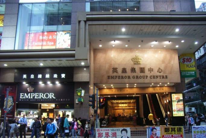 他80年代「欠下3.2億」從富豪變負豪，發誓這輩子「不坐賓士」，如今坐的竟是...太震撼了！ 