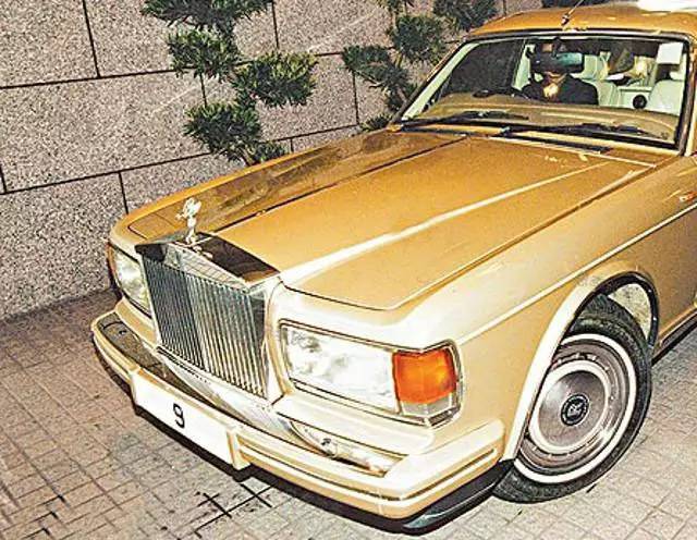 他80年代「欠下3.2億」從富豪變負豪，發誓這輩子「不坐賓士」，如今坐的竟是...太震撼了！ 