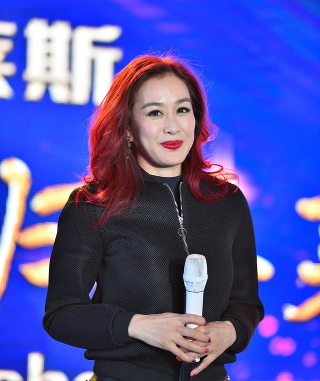 鐘麗緹新髮型真減齡，波波頭短髮搭配緊身裙，年輕了20歲！ 