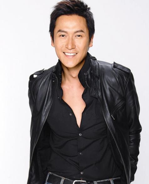 馬德鍾與50歲妻子近照，妻子如今竟變得這麼美，魔鬼身材，長發飄逸，網友：難怪馬德鍾會娶她 