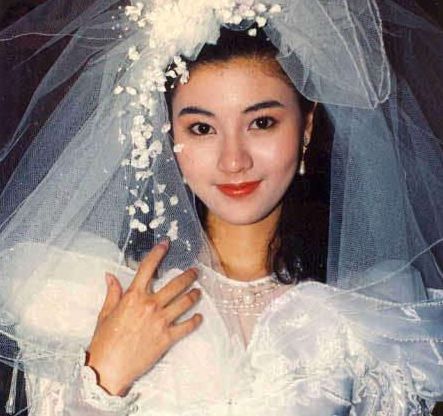 48歲李嘉欣和47歲黎姿近照，年齡相差一歲，對比滿屏尷尬！