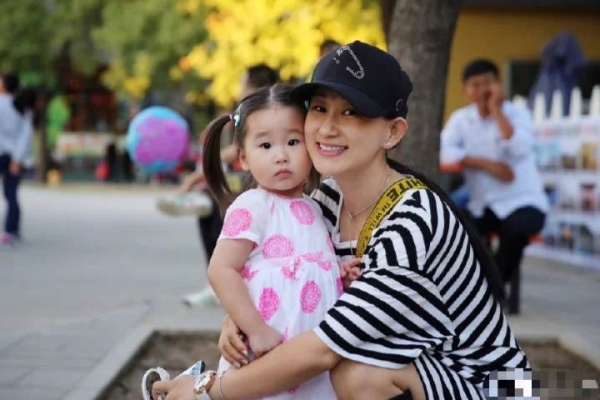 趙文卓愛女意外曝光！「稚嫩氣質仙氣照」讓百萬網友搶排隊認岳父